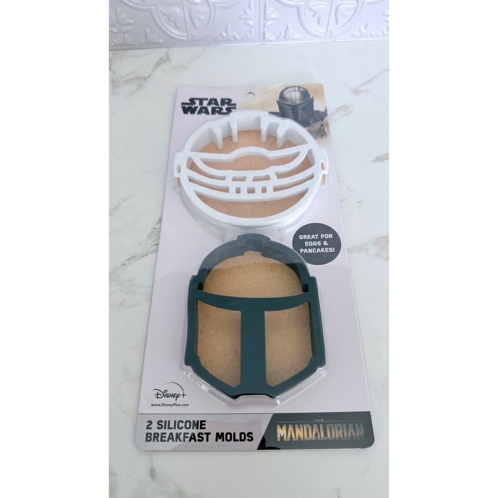 NEW Star Wars The Mandalorian 2pc Silicone Breakfast Mold Rings - Grogu & Helmet